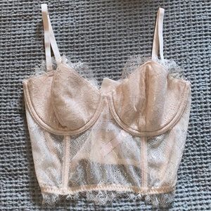 Light pink lace bustier top by Victoria Secret. 💓